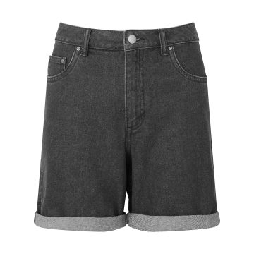 Women�s denim shorts